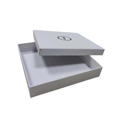 Buen precio Caja de papel cosmético de lujo con 4 colores de impresión en relieve, relieve y corte de ventanas personalizable según las dimensiones del producto en línea
