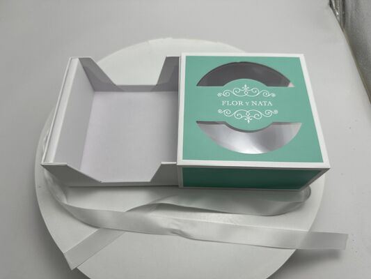 Buen precio Caja de cartón personalizada para pasteles que ofrece varios estilos: caja tipo cajón, caja en forma de libro y caja con tapa y base con relieve y recubrimiento UV online