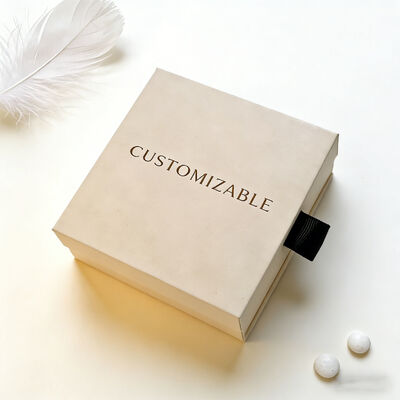 Buen precio Caja de papel de joyería personalizable hecha de papel especial montado en cartón gris con estampado en caliente con relieve MOQ flexible ideal para el embalaje online