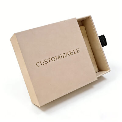 Buen precio Caja de papel de joyería personalizada con cartón gris montado papel especial estampado en caliente y relieve ideal para el embalaje de anillos collares y regalos online