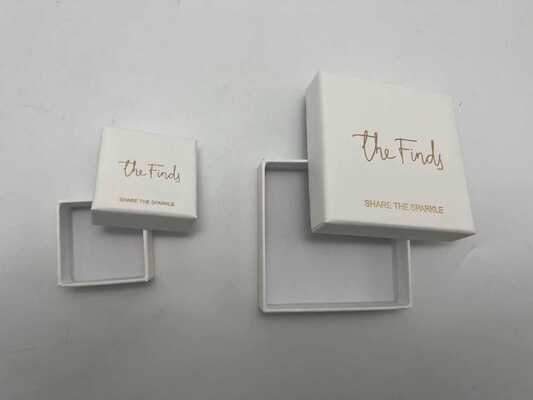 Buen precio Caja de papel para joyería personalizada con superficie de cartón rígido laminado mate disponible en estilos de tapa abatible, cajón y caja de dos piezas con estampado en caliente, relieve e impresión UV online