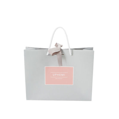 Buen precio Eco recicló los bolsos de lazo blancos de la boda de papel de los bolsos 200gsm Kraft del regalo en línea