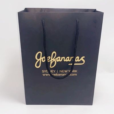 Buen precio Bolsos de papel reciclados tarjeta del regalo del boutique que graban en relieve o laminación brillante en línea