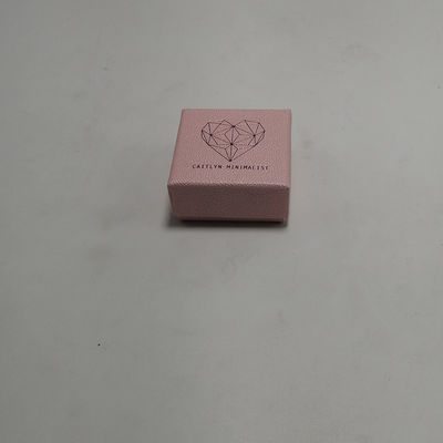Buen precio Tablero blanco rígido de las cajas de regalo de la suposición del rosa de la caja de papel del paquete de la joyería dentro en línea