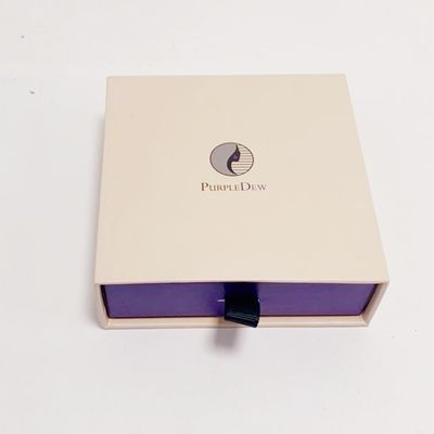 Buen precio Cajas de papel recicladas blancas de la caja de regalo del collar que empaquetan las cajas de encargo del cajón en línea