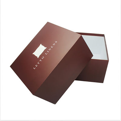Buen precio Caja de papel del paquete reciclable rojo oscuro, empaquetado rígido del regalo de la caja de cartón en línea