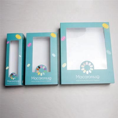 Buen precio Caja de regalo blanca ligera del papel de tablero de tarjeta con la impresión de Customed del logotipo de la ventana del PVC en línea