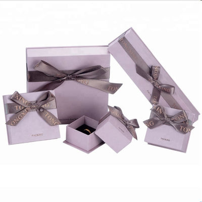Buen precio Caja de embalaje impresa hecha a mano de la joyería de la caja de papel de la joyería con las mangas en línea